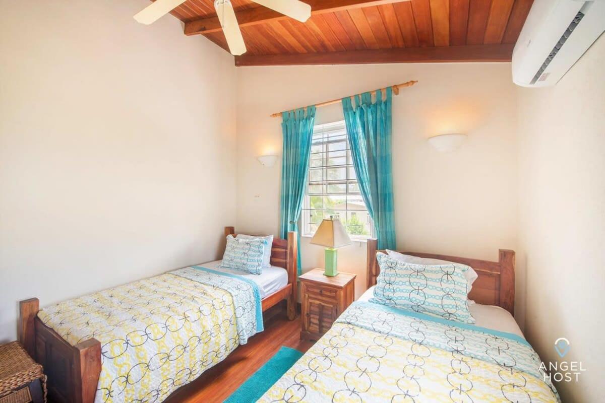 2-Story Townhome With Private Pool, Ideal For Group! Christ Church Exterior foto